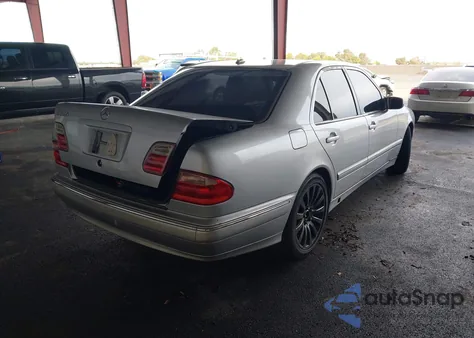 2001 Mercedes-Benz E 320 z USA, uszkodzony, nr VIN WDBJF65J61B294385